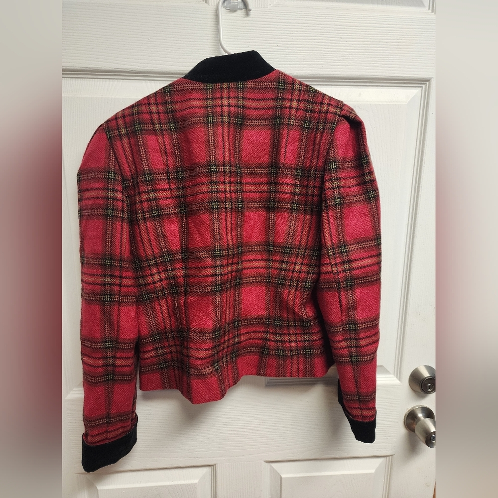 Vintage Albert Nipon Jacket 100% Wool, Size 8 - image 4